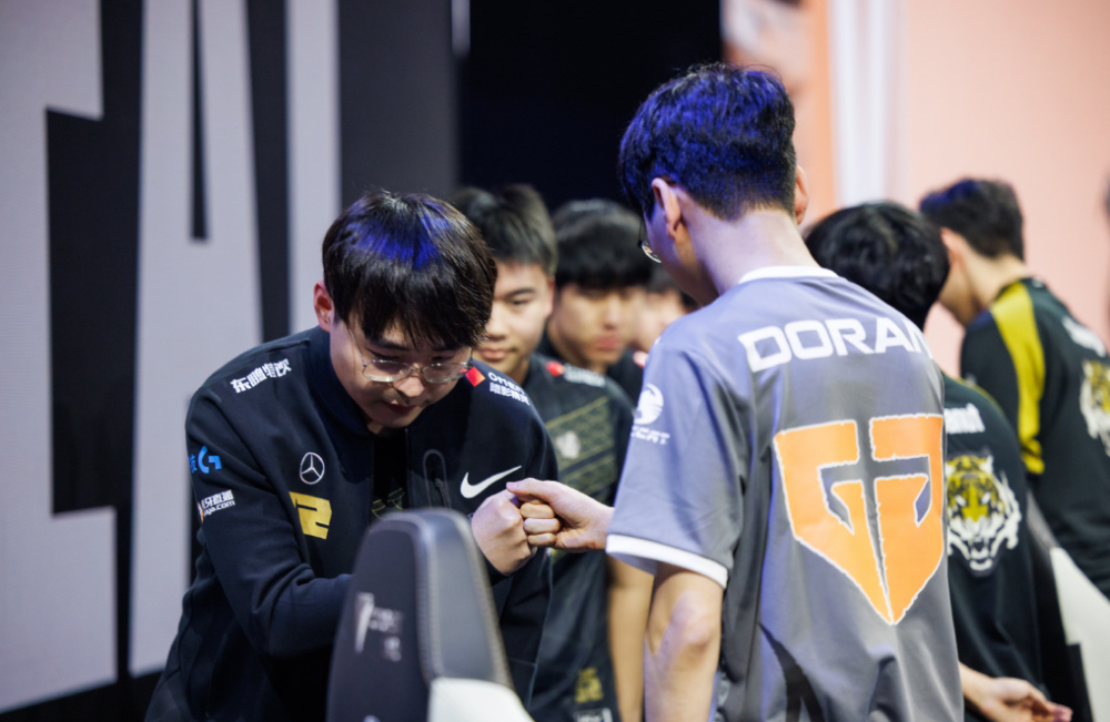 KT翻盘TSM,Crisp开启传奇时刻焦点之战入围赛,让粉丝疯狂欢呼的简单介绍 KT翻盘TSM,Crisp开启传奇时刻焦点之战入围赛,让粉丝疯狂欢呼的简单介绍