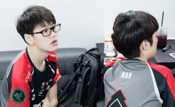 EDG翻盘EG,BDD拿下关键大龙强强对话成都决赛之夜,技惊四座 EDG翻盘EG,BDD拿下关键大龙强强对话成都决赛之夜,技惊四座