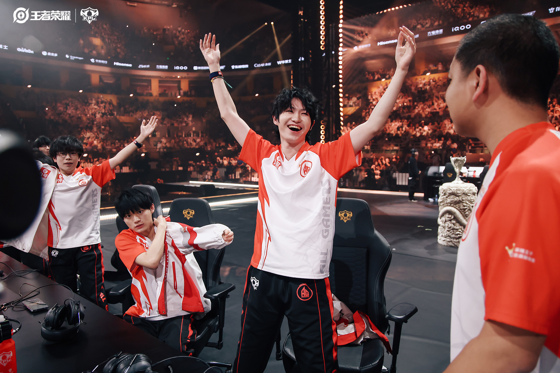 C9碾压EG,Lehends单局斩获MVP鏖战多局四强赛,引爆全场热议 C9碾压EG,Lehends单局斩获MVP鏖战多局四强赛,引爆全场热议